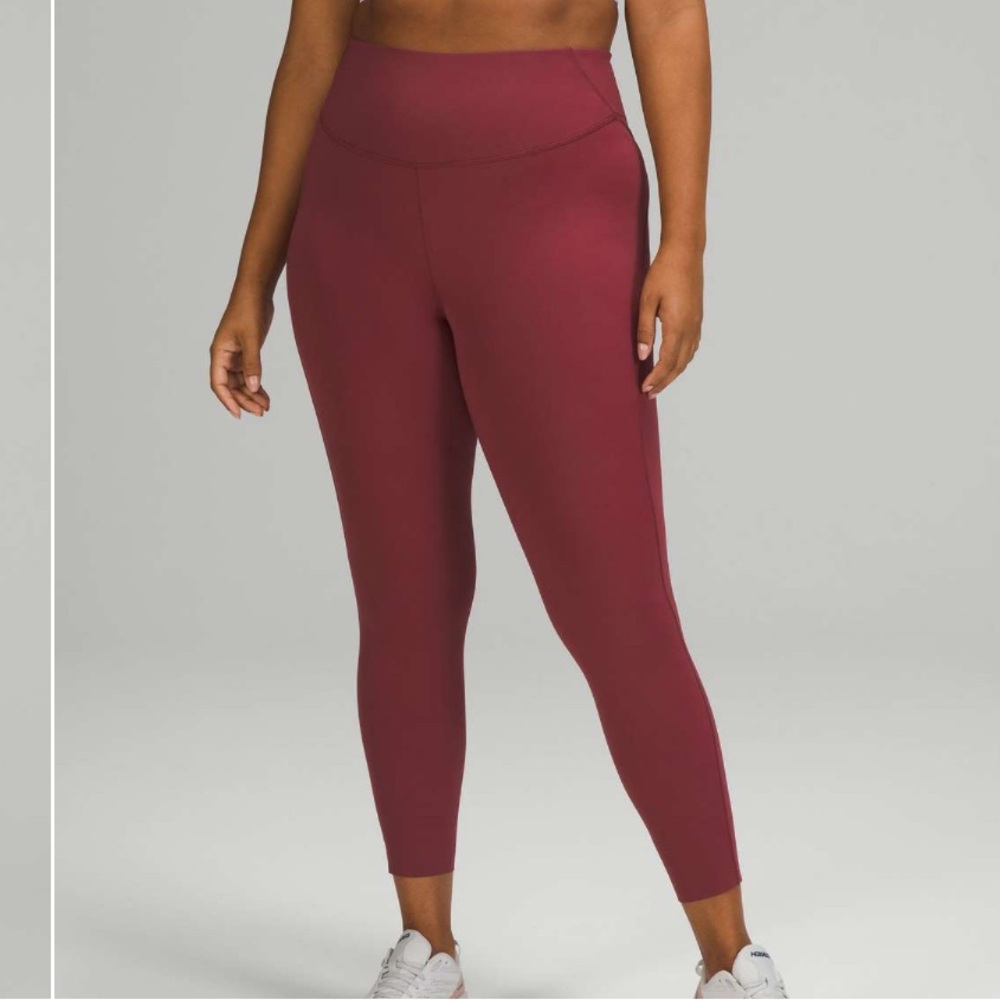 Lululemon Base Pace High-Rise Running Tight 25"
Mulled Wine size 14